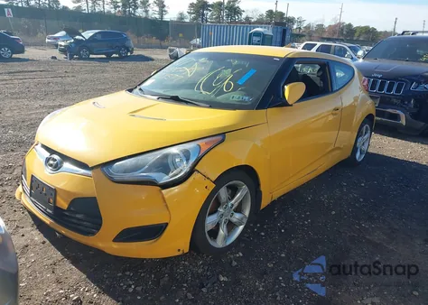 2012 Hyundai Veloster Base W/Black z USA, uszkodzony, nr VIN KMHTC6AD1CU046678